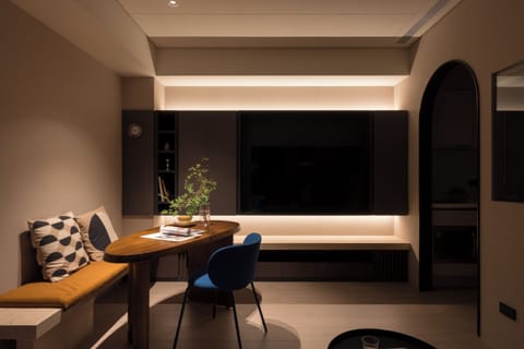 Apartment | Living area | 60-cm TV with cable channels