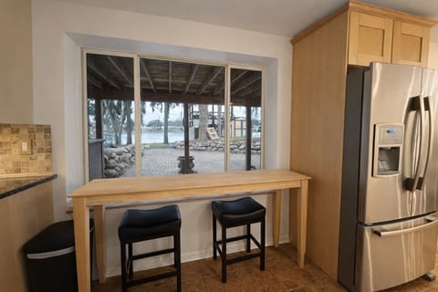 Breakfast bar with lake views, perfect for coffee or casual meals