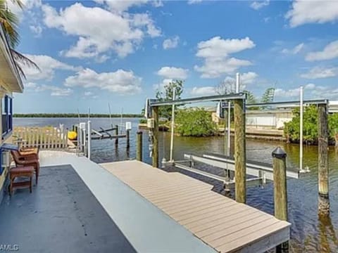 10,000lb remote control boat lift. Your boat deserves a comfortable place to rest too you know