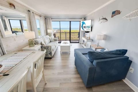 Amazing Living Room with Stunning Views☀️