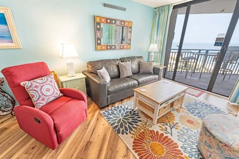 Living Room with Stunning Views☀️