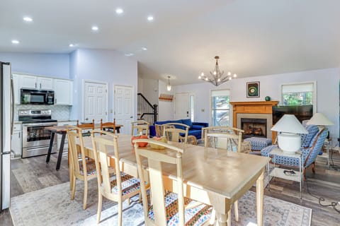 Dining Area | 1st Floor