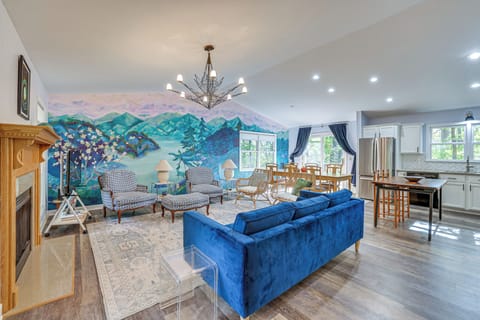 Living Room | Free WiFi | Central A/C | Fireplace | 1st Floor