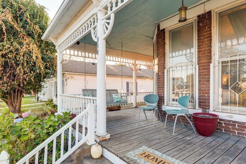 Gallipolis Vacation Rental | 4BR | 2BA | Steps to Enter | 2,500 Sq Ft