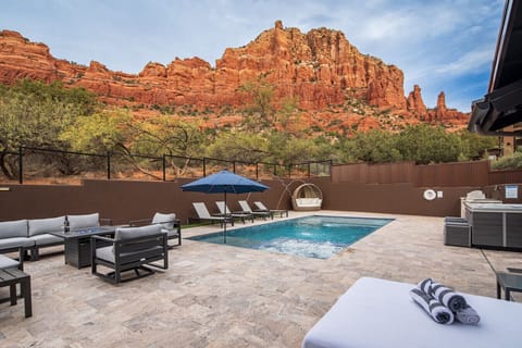 Pool, Firepit, Daybed, Spa & Views