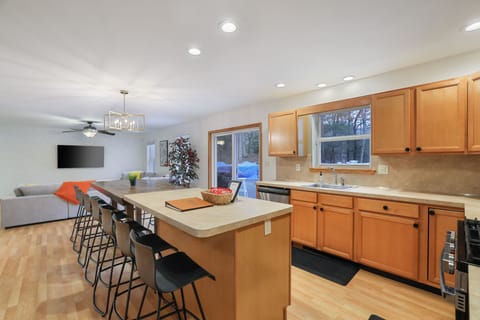 The full kitchen is perfect for whipping up delicious meals!