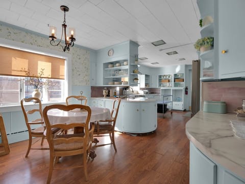 Shared kitchen of Old Library Inn