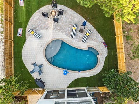 Pool, grill, fire pit, perfection
