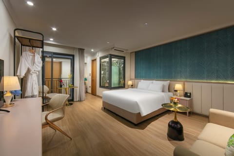 Senior Double Room, Non Smoking, Courtyard View | Minibar, in-room safe, desk, laptop workspace