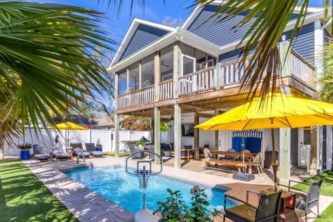 Welcome to Bryds Nest! 4 bed 3 bath.