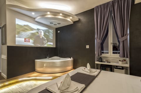Deluxe Double Room, Jetted Tub | Premium bedding, pillowtop beds, minibar, in-room safe