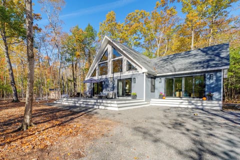 Frye Island Vacation Rental | 3BR | 2BA | 3 Steps to Enter | 1,800 Sq Ft