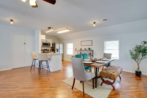 Dining Area | Breakfast Bar | Dishware/Flatware Provided