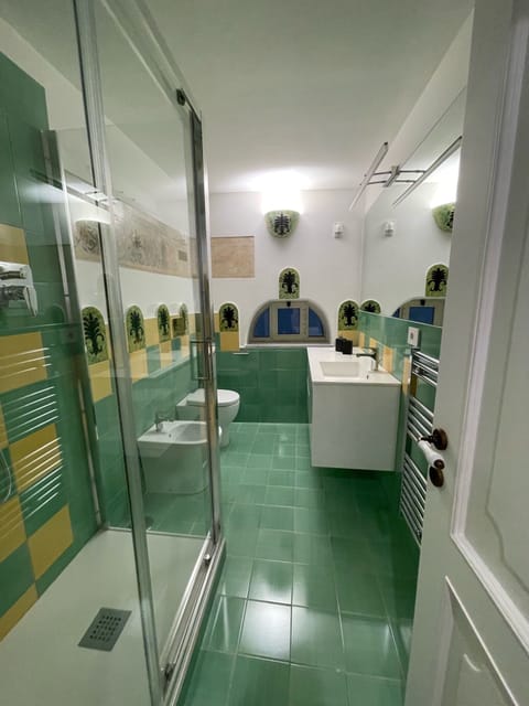 Juliette's room | Bathroom | Bathrobes