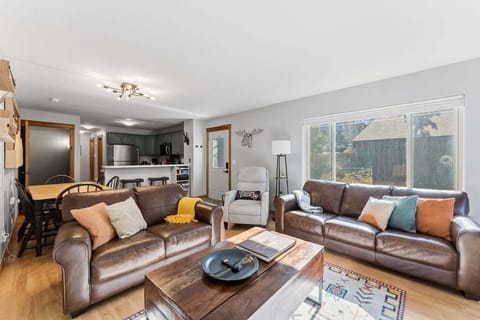 Sink into these plush leather sofas and enjoy your spacious open-plan living area, where natural light fills the room through large windows.