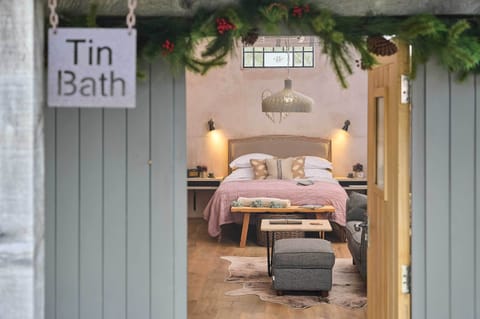 Tin Bath, Aller - Host & Stay