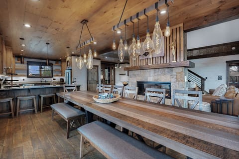 Bearly Made It - Dining Area