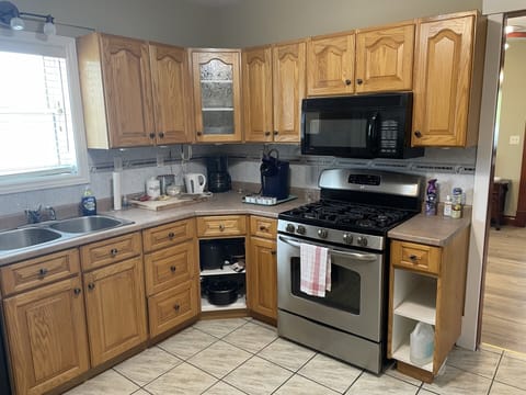 Deluxe House, Balcony, City View | Private kitchen | Fridge, microwave, oven, dishwasher