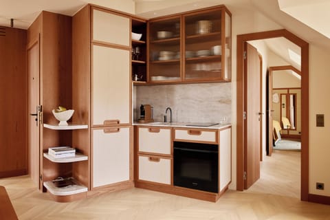 Signature Suite, City View | Private kitchen | Fridge, microwave, oven, stovetop