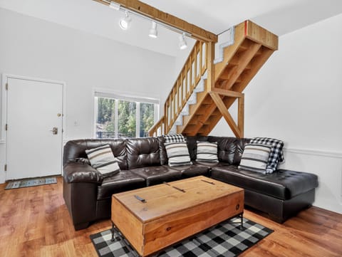 Welcome to this amazing family ski loft in Brian Head!