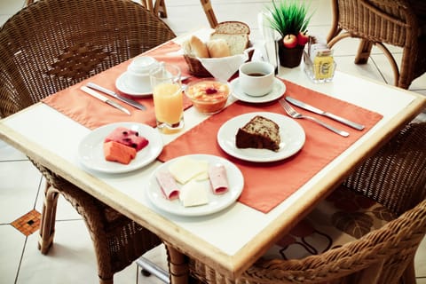 Daily buffet breakfast for a fee