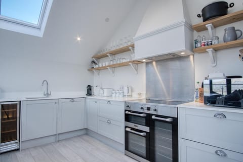 Cottage (3 Bedrooms) | Private kitchen | Microwave, oven, highchair