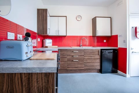 House (5 Bedrooms) | Private kitchen | Microwave, oven, highchair