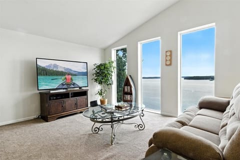 House, Multiple Beds, Patio (Hidden Gem) | Living area