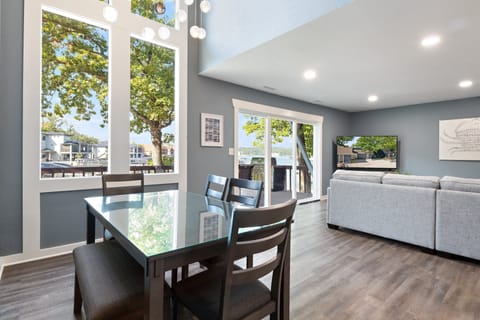 Condo, Multiple Beds, Patio (Castaway Cove Unit 5) | 2 bedrooms, individually decorated, individually furnished, bed sheets