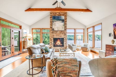 House, Multiple Beds, Patio (Heavenly Hideaway) | Living area