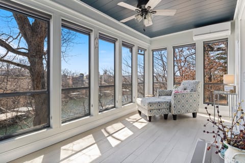 House, Multiple Beds, Patio (Captain's Quarters) | Living area