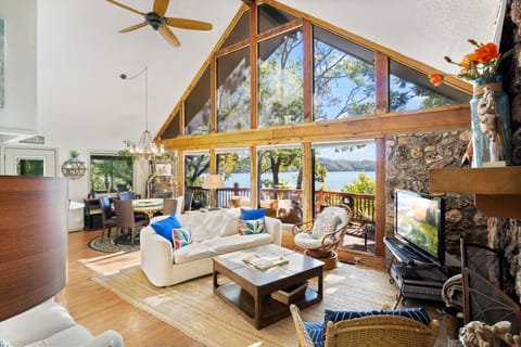 House, Multiple Beds, Patio (Woodmont Point) | Living area
