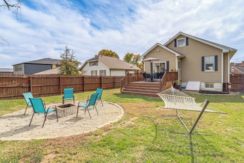 Cincinnati Vacation Rental | 2BR | 1BA | 1,400 Sq Ft | 25 Steps to Enter