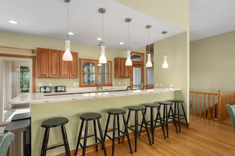 DE08: Shore Beats Work | TL Kitchen Area - Island Seating for 7, Deck Access