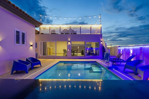 Create lasting memories with your loved ones in this bright, welcoming home, perfect for families seeking comfort and togetherness. Enjoy sunny days by the private pool, relax in the tropical breeze, and make every moment unforgettable.