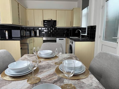 House, 3 Bedrooms, Garden View | Interior