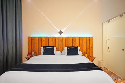 Suite, 1 Double Bed | WiFi (free), bed sheets