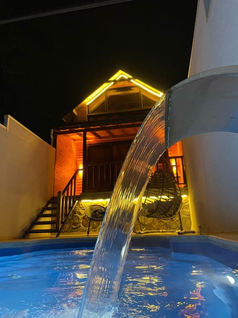 4 outdoor pools