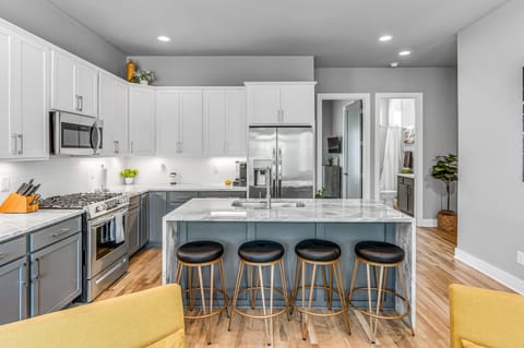 House | 4 bedrooms, desk, high-speed internet