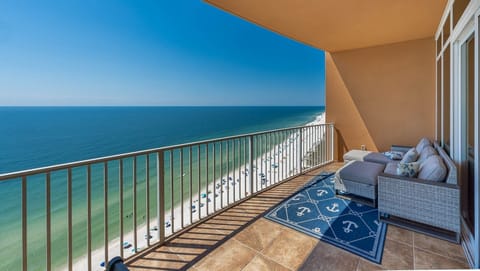 Condo, 3 Bedrooms | Property grounds