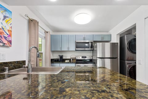 Condo, 1 Bedroom | Private kitchen | Fridge, oven, coffee/tea maker, toaster