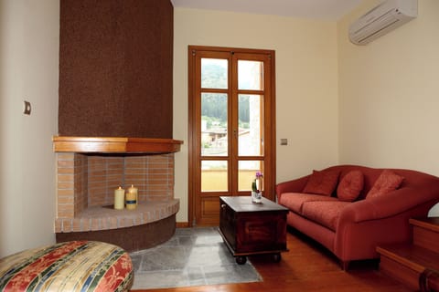Suite, Balcony,21. Mountain View | Living area