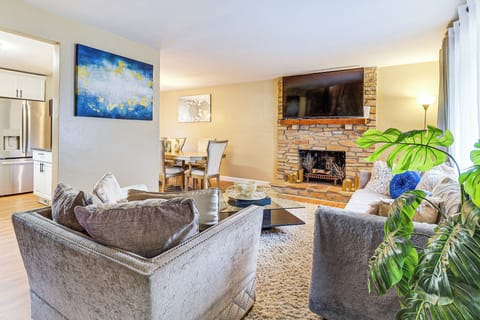 Pittsburgh Vacation Rental | 3BR | 1.5BA | 1,512 Sq Ft | Stairs Required