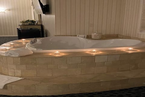 Jacuzzi.Interior and views may vary by availability.