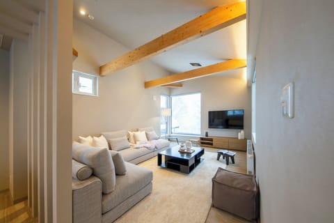 Classic House, Mountain View | Living area | Flat-screen TV