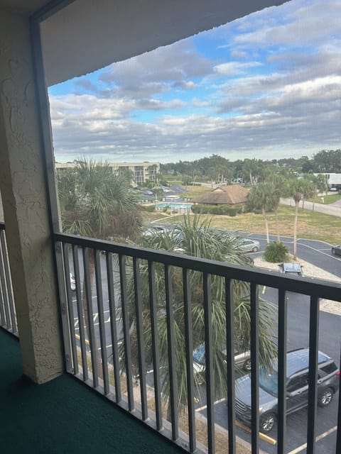 Lanai has table with two chairs and two lounge chairs/ automans for outdoor fun