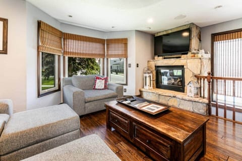 Living Room with Gas Fireplace