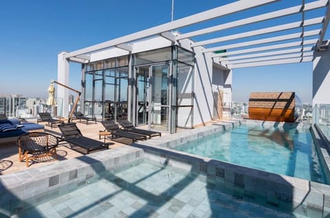 2 outdoor pools