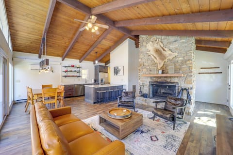 Beech Mountain Vacation Rental | 4BR | 3BA | 2,100 Sq Ft | Staircase to Enter