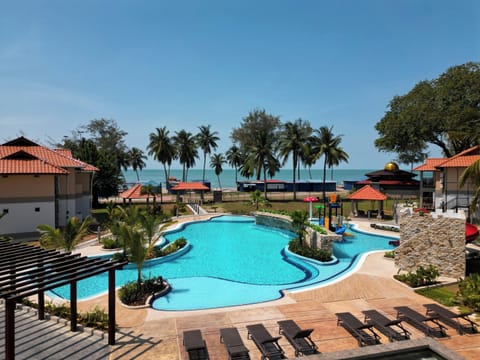 Outdoor pool, lifeguards on site